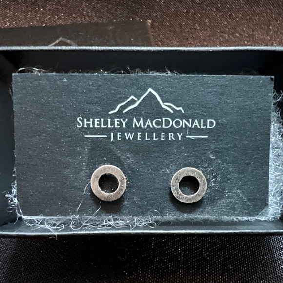 NEW! Small Silver Earrings - Picture 1 of 2